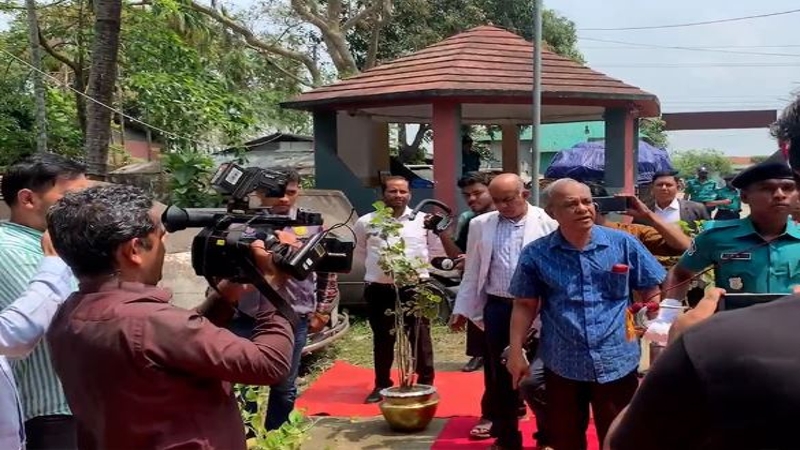 বন্দি বিনিময় চুক্তির মাধ্যমে হাসিনাকে ফেরানোর চেষ্টা করা হবে