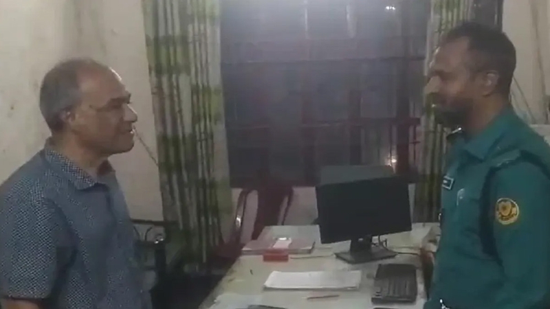 পুলিশের টহল কার্যক্রম পরিদর্শনে স্বরাষ্ট্র উপদেষ্টা