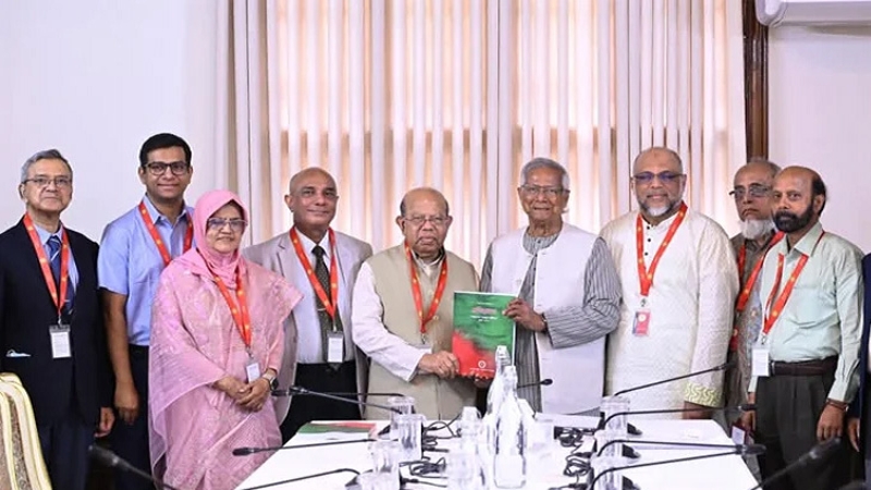 প্রতিবেদন জমা দিল স্বাস্থ্য খাত সংস্কার কমিশন