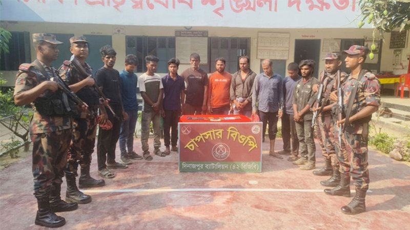 ভারত থেকে আসা ১০ অনুপ্রবেশকারী আটক