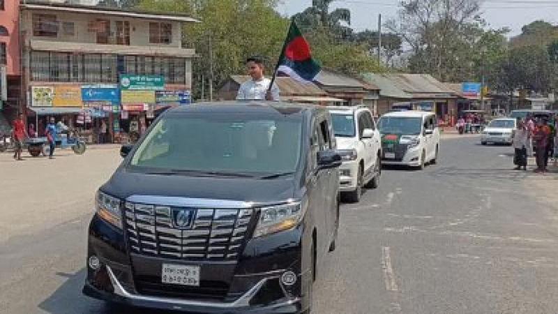 শতাধিক গাড়ি নিয়ে ‘শোডাউন’ সারজিসের