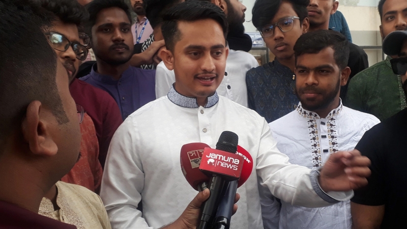 রাজনীতিতে সেনাবাহিনীর হস্তক্ষেপ প্রত্যাশিত নয় : সারজিস