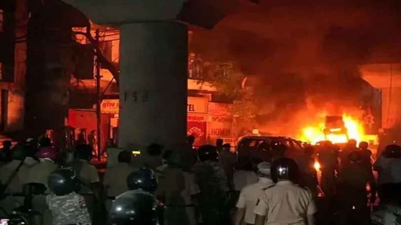 ভারতে হিন্দু-মুসলমান সহিংসতা, কারফিউ জারি