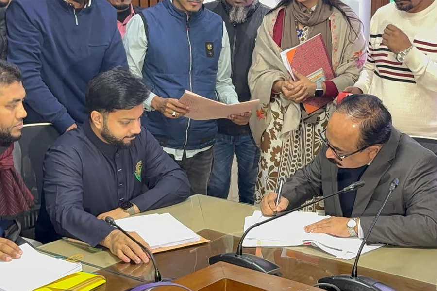 ধানের শীষে মনোনয়নপত্র জমা দিলেন ইশরাক হোসেন