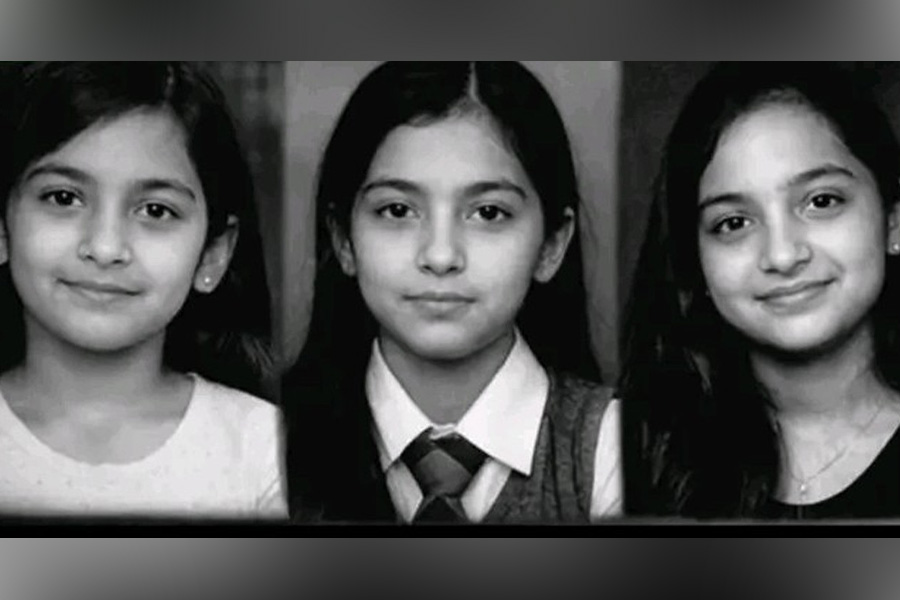 উত্তর প্রদেশে ৩ বোনের ৯ তলা থেকে লাফ দিয়ে আত্মহত্যা