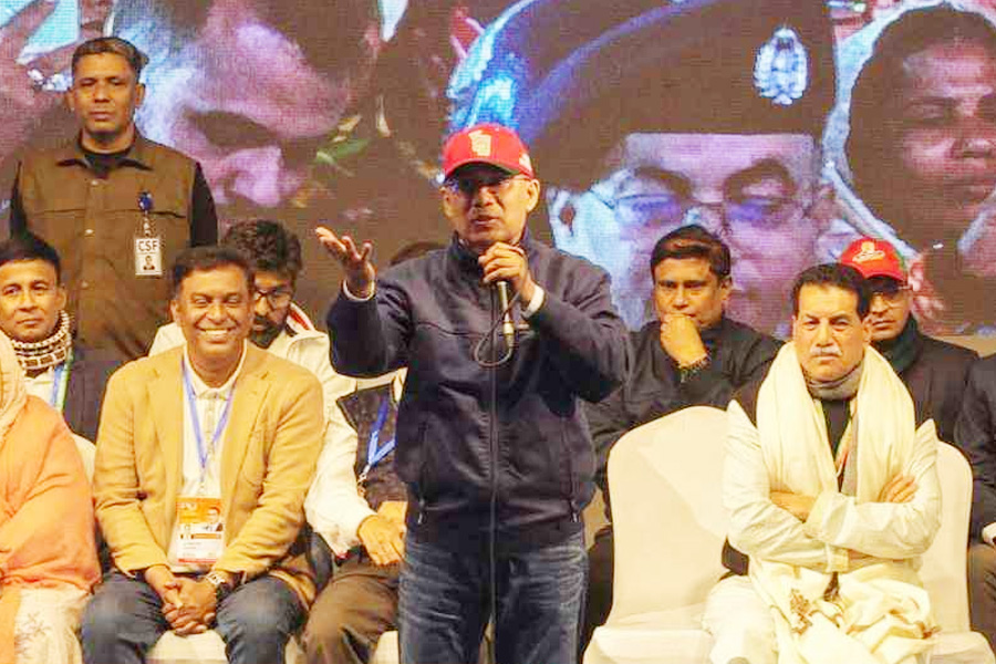 ৭ জেলায় টানা নির্বাচনী সমাবেশ শেষে ভোরে ঢাকায় ফিরলেন