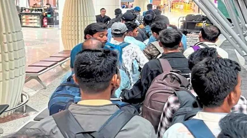 ১২৩ বাংলাদেশিকে ফেরত পাঠাল মালয়েশিয়া