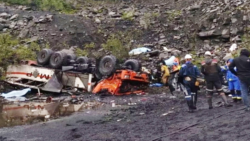 রাশিয়ায় শ্রমিকদের বহনকারী বাস খাদে পড়ে নিহত ১৩