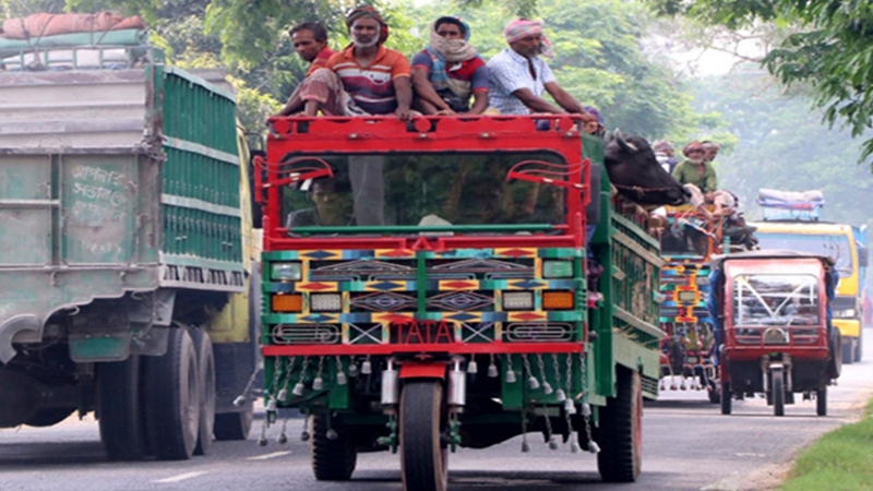 রাজশাহীতে অবৈধ যানবাহনের দৌরাত্মে বাড়ছে দুর্ঘটনা-প্রাণহানি