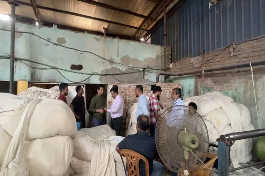 এক কারখানাতেই ঘণ্টায় ১২ হাজার ঘনফুট গ্যাস চুরি