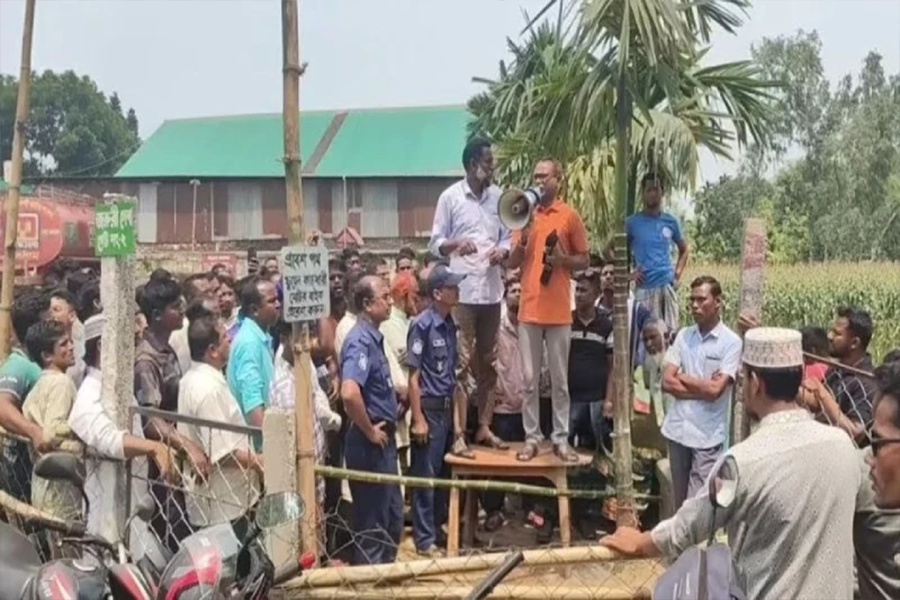 ইউএনওর ওপর হামলা, ৩০০ জনের বিরুদ্ধে মামলা