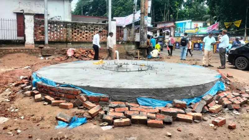 বগুড়ায় মুজিব মঞ্চের স্থানে নির্মিত হচ্ছে ‘জুলাই শহীদ স্মৃতিস্তম্ভ’