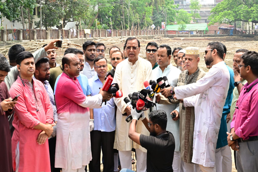 ঈদের দ্বিতীয় দিনেও ডিএসসিসির বর্জ্য অপসারণ কার্যক্রম জোরদার
