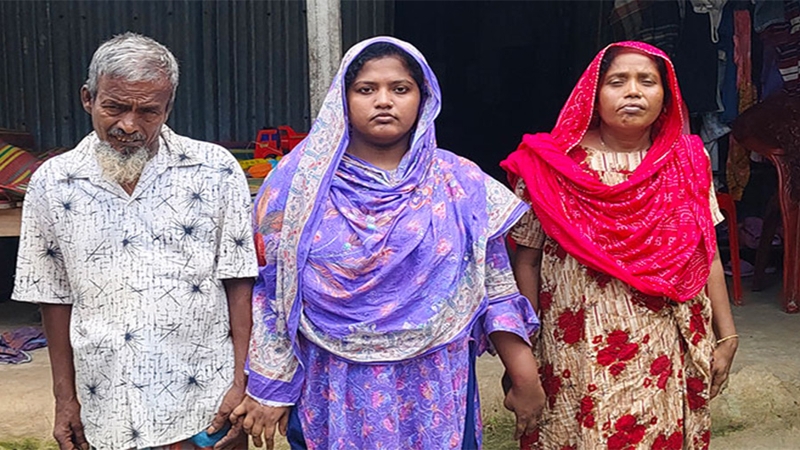 রাজশাহী পুঠিয়ায় এক পায়ে স্বপ্নের পথে হাঁটছেন সোনিয়া