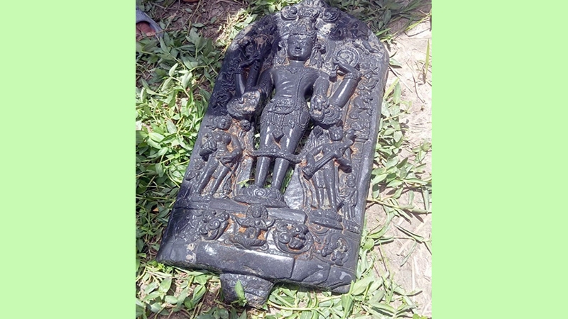 চাটমোহরে পুকুর থেকে ১০ কোটি টাকা মূল্যের কষ্টি পাথরের বিষ্ণু মূর্তি উদ্ধার