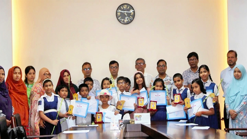 কবি নজরুল বিশ্ববিদ্যালয় স্কুলের ১৪ শিক্ষার্থীকে বৃত্তি প্রদান