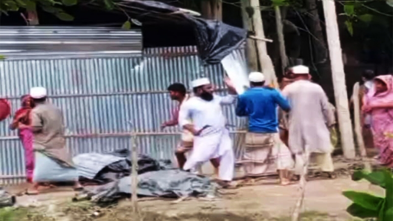 বাঁশখালীতে অসহায় মহিলার বাড়ি ভাঙচুর