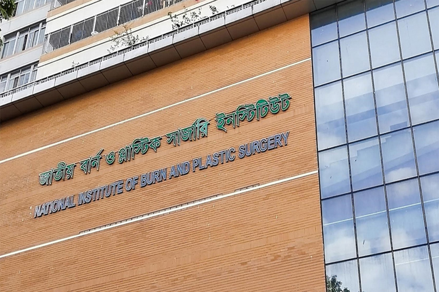 মহাখালীতে পেট্রোল পাম্পে অগ্নিকাণ্ড, দগ্ধ ৭
