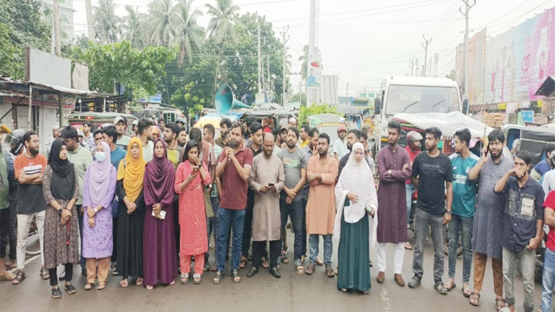 গোপালগঞ্জে হামলার প্রতিবাদে যশোরে এনসিপির সড়ক অবরোধ
