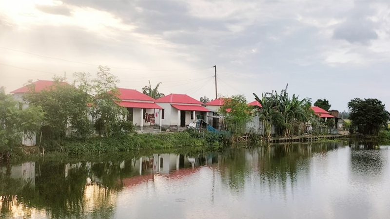 তাড়াশে পানির দরে বিক্রি হচ্ছে প্রকল্পের ঘর