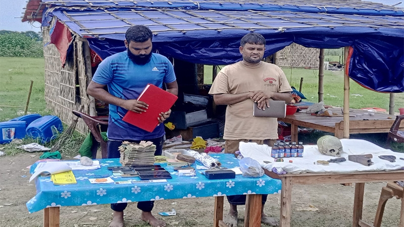 কাকন বাহিনীর আস্তানায় সেনাবাহিনীর অভিযানে অস্ত্রসহ আটক ৩