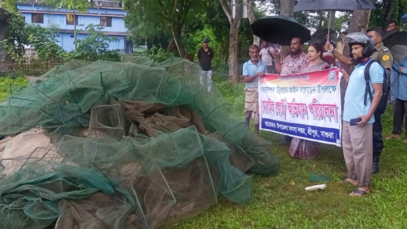 শ্রীপুরে প্রায় ৫ লক্ষাধিক টাকার চায়না জাল জব্দ