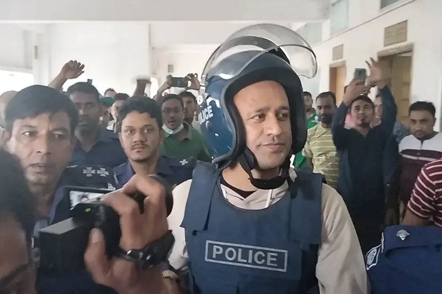 ব্যারিস্টার সুমনের জামিন স্থগিত