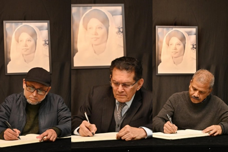 খালেদা জিয়ার মৃত্যুতে শোক বইয়ে সই করলেন তিন উপদেষ্টা