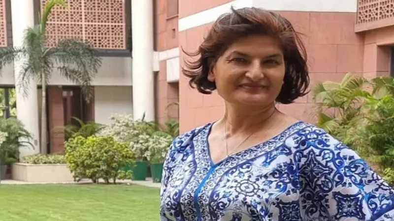 মুন্নি সাহার পরিবারের ১৮ কোটি টাকা ফ্রিজ