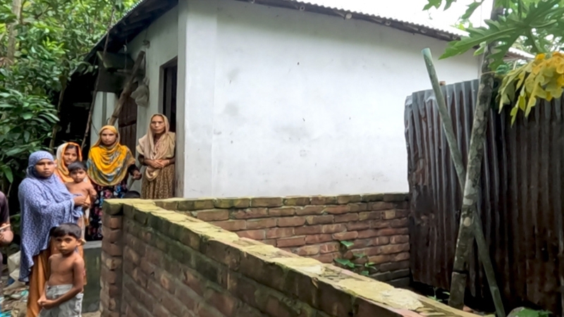 কুমারখালীতে জমি দখলে নিতে বাড়িঘরে হামলার অভিযোগ