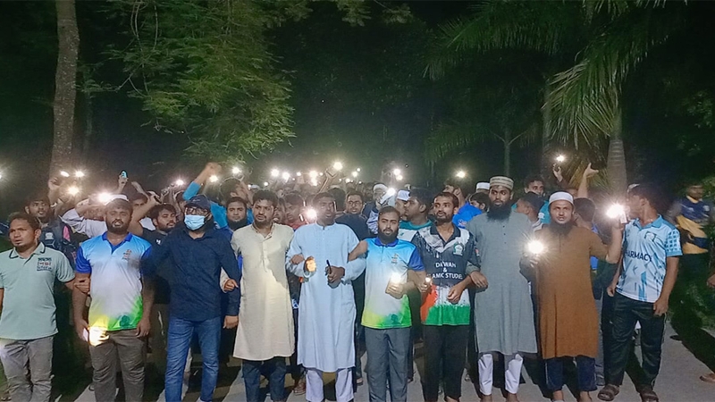 সাজিদ মৃত্যুর সুষ্ঠু বিচারের দাবিতে ইবি ছাত্রশিবিরের 'টর্চ লাইট’ মিছিল