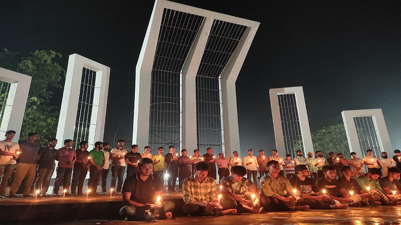 জুলাই শহিদদের স্মরণে ইবি ছাত্রদলের মোমবাতি প্রজ্জ্বলন