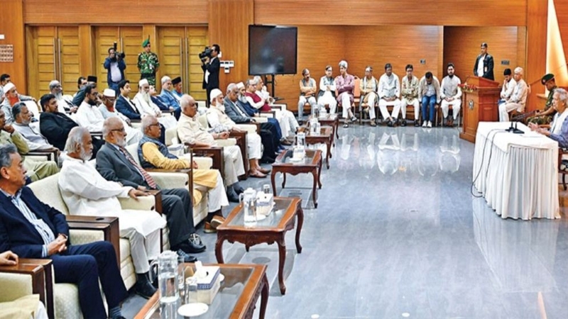 রাজনৈতিক দলের সঙ্গে প্রধান উপদেষ্টার জরুরি বৈঠক