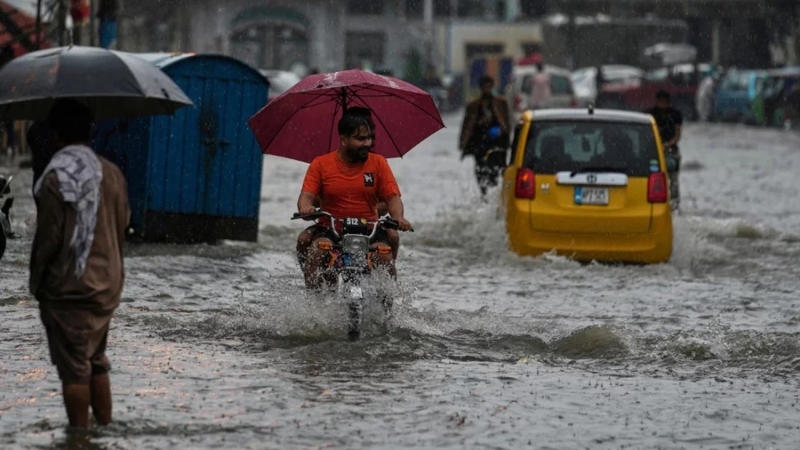 পাকিস্তানে ভয়াবহ বন্যায় মৃত দুই শতাধিক