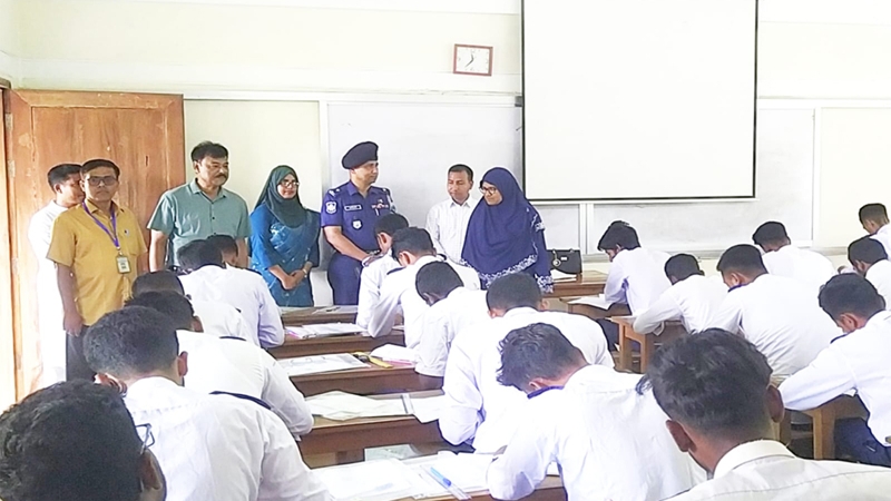 সারিয়াকান্দিতে এইচএসসি পরীক্ষাকেন্দ্র পরিদর্শনে জেলা প্রশাসক