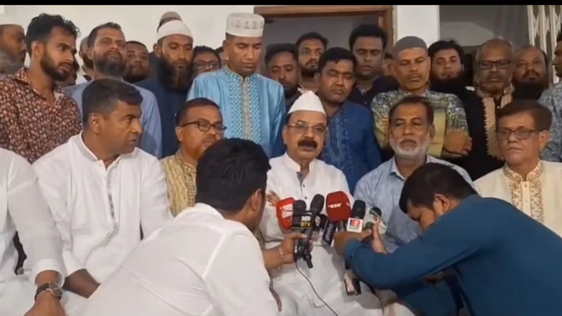 অভিজ্ঞতার অভাবে অন্তর্বর্তী সরকার বিতর্কে জড়াচ্ছে: গয়েশ্বর