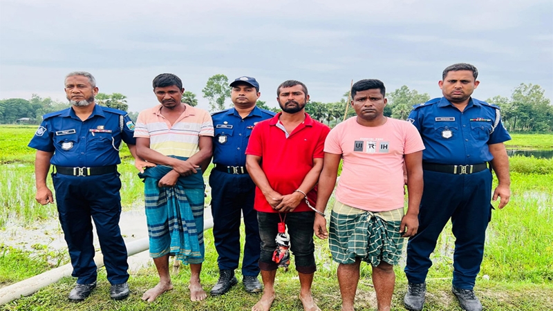 গাবতলীতে যৌথ বাহিনীর অভিযানে ড্রেজার ধ্বংস