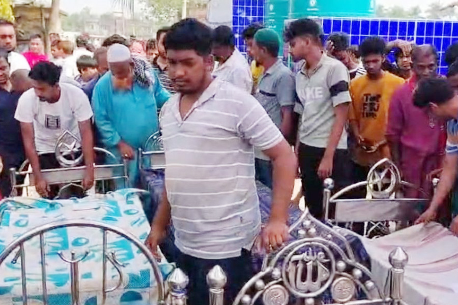 পরিবারের ৯ জনই এখন পাশাপাশি শায়িত