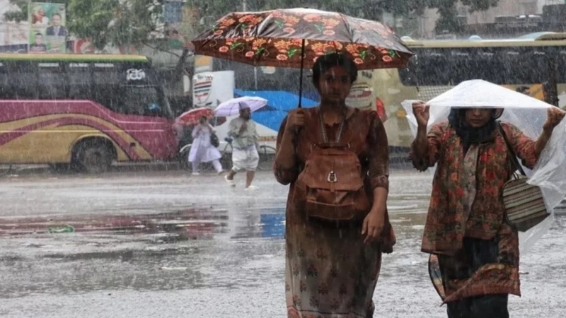 ঢাকায় দিনভর বৃষ্টির সম্ভাবনা, কমবে তাপমাত্রা