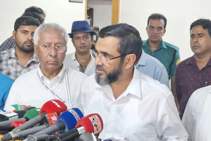 নির্বাচনে আওয়ামী লীগ অংশ নিতে পারবে কিনা  জানালেন ইসি