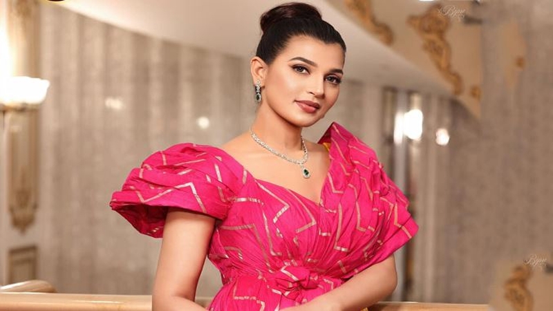 অভিনয় ছাড়ছেন চিত্রনায়িকা বর্ষা