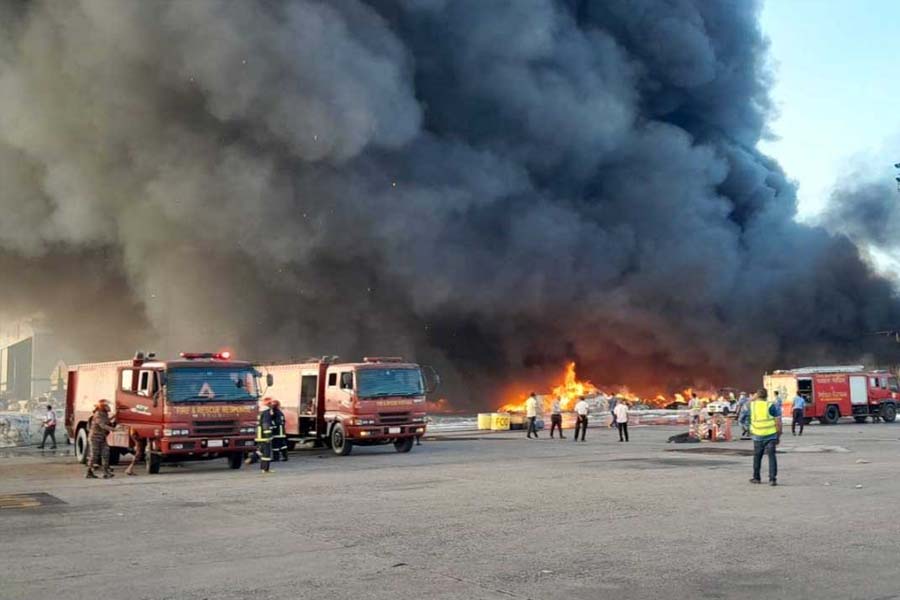 বিমানবন্দরের আগুন নিয়ন্ত্রণে ফায়ার সার্ভিসের ২৮টি ইউনিট