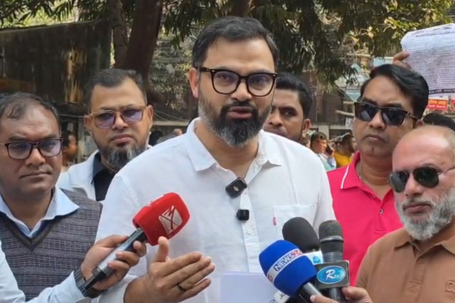 মিরপুরে গণসংযোগে নির্বাচনী অনিয়মের অভিযোগ আমিনুল হকের