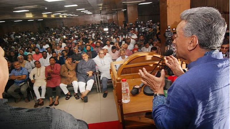 দেশের সমস্যা বাইরে গিয়ে বলে লাভ নেই: আমীর খসরু
