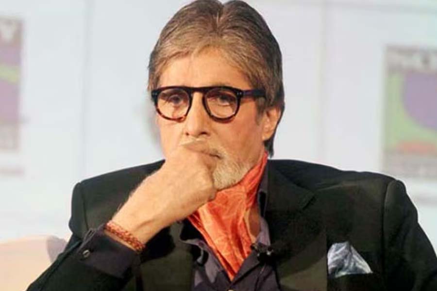 সহকর্মীর মৃত্যুতে ভেঙে পড়েছেন অমিতাভ বচ্চন