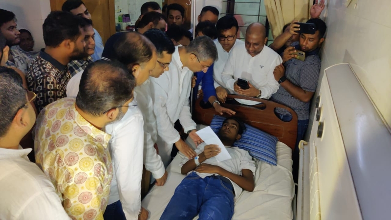 বিষপান করা চার জুলাই যোদ্ধাকে আর্থিক সহায়তা প্রদান