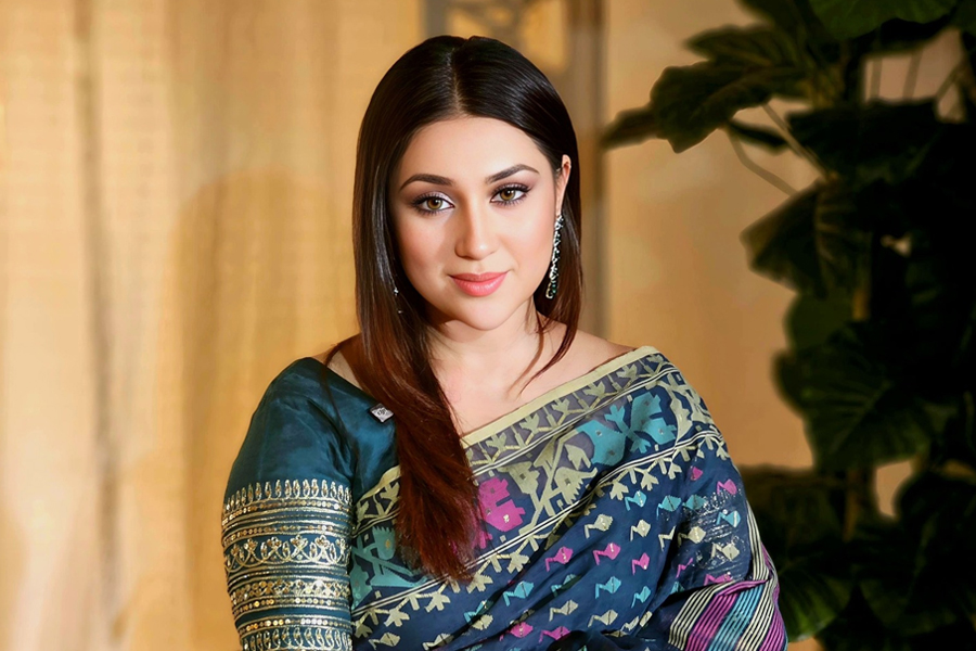 প্রকাশ্যে ‘দুর্বার’-এর ফার্স্ট লুক, আলোচনায় অপু