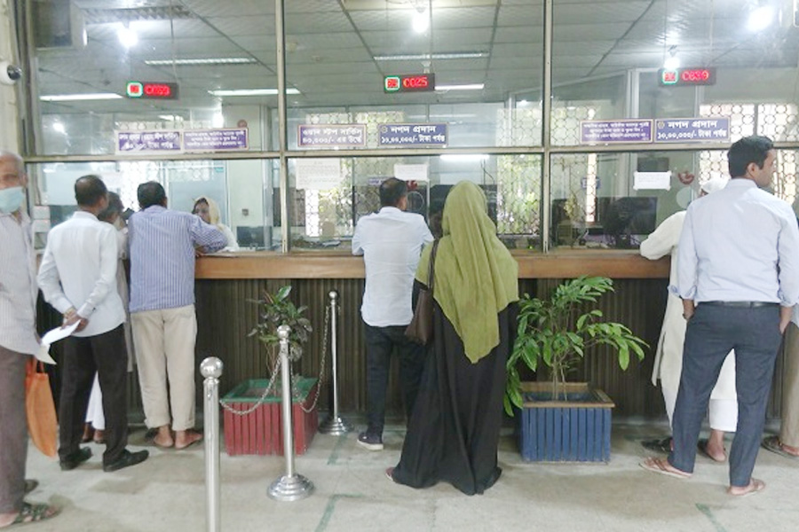 ঈদকে সামনে রেখে ছুটির দিনেও নির্দিষ্ট শিল্পাঞ্চলে খোলা ব্যাংক
