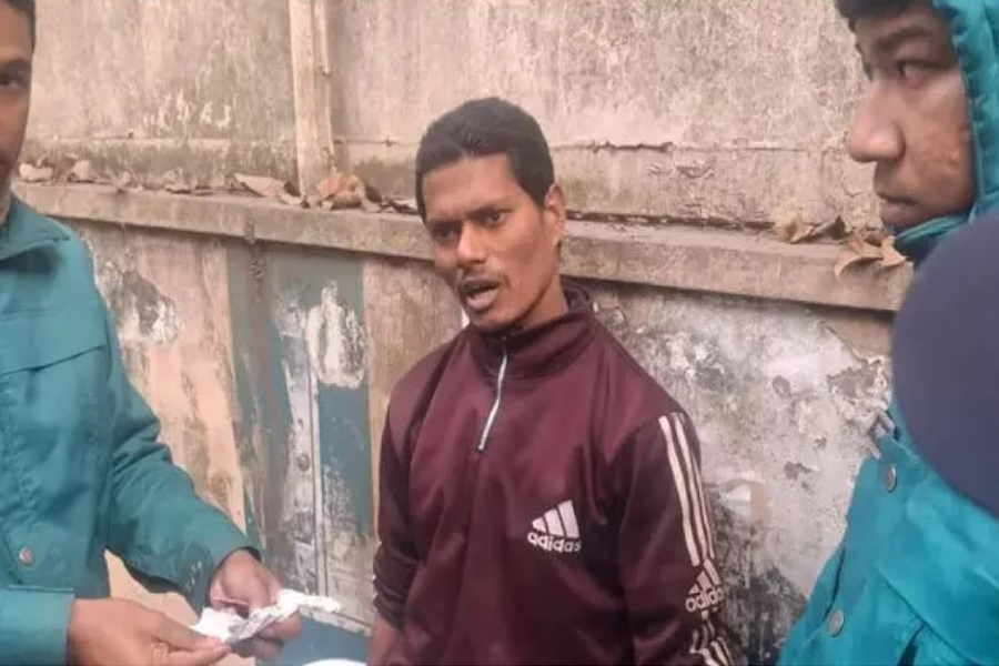 তারেক রহমানের বাসার সামনে থেকে দুজন আটক