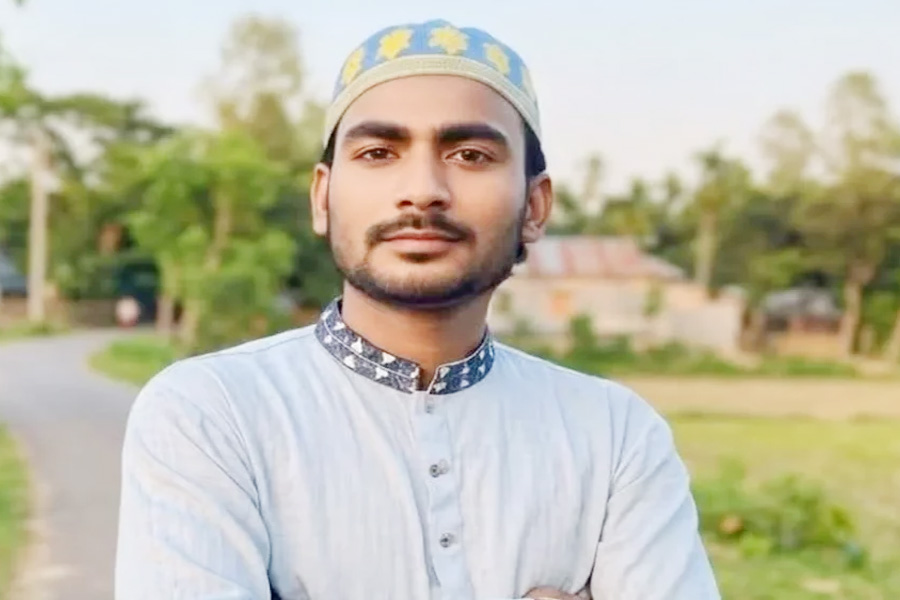 কেন্দ্রে প্রবেশ করে নিয়োগ পরীক্ষার খাতা ছিনতাই, যুবদল নেতা গ্রেপ্তার